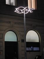 1024px-Wien02_Große_Schiffgasse008_GD_Lichtzeichen_2019-01-16_GuentherZ_3885.jpg