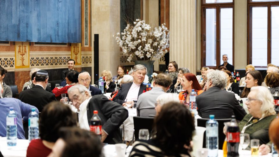 Das „Café Centropa“ zu Gast im Parlament