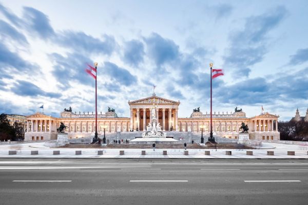 Außenaufnahme des Parlamentsgebäudes an der Wiener Ringstraße