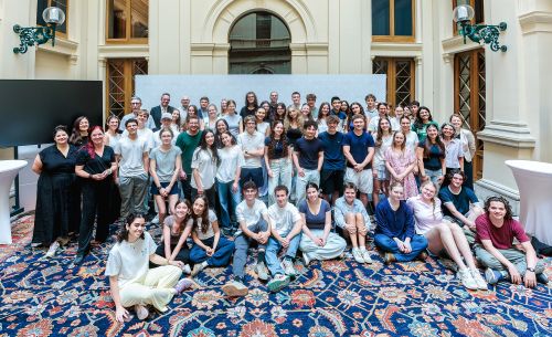 Schülerinnen und Schüler aus Wien und Jerusalem beim ersten Schulaustauschprogramm zwischen Österreich und Israel im Palais Epstein in Wien am 23. Juni 2026